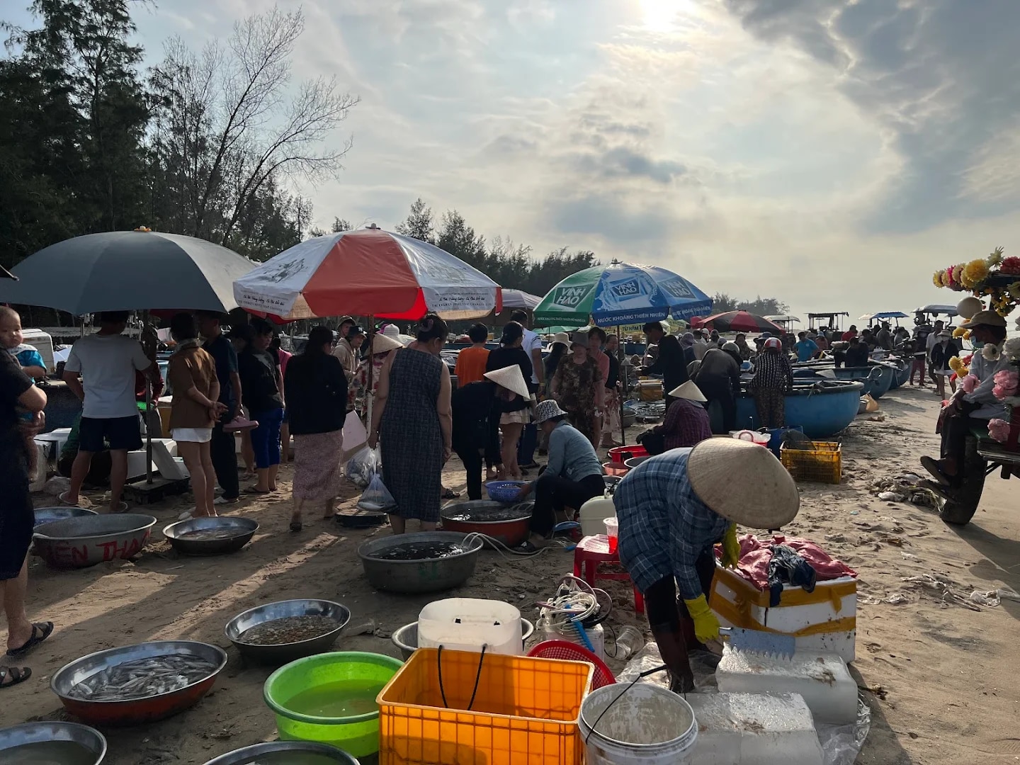 Chợ hải sản tại làng chài 